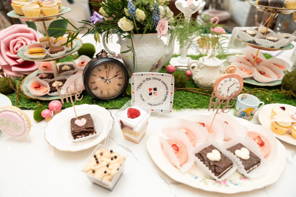 alice in wonderland sweets table