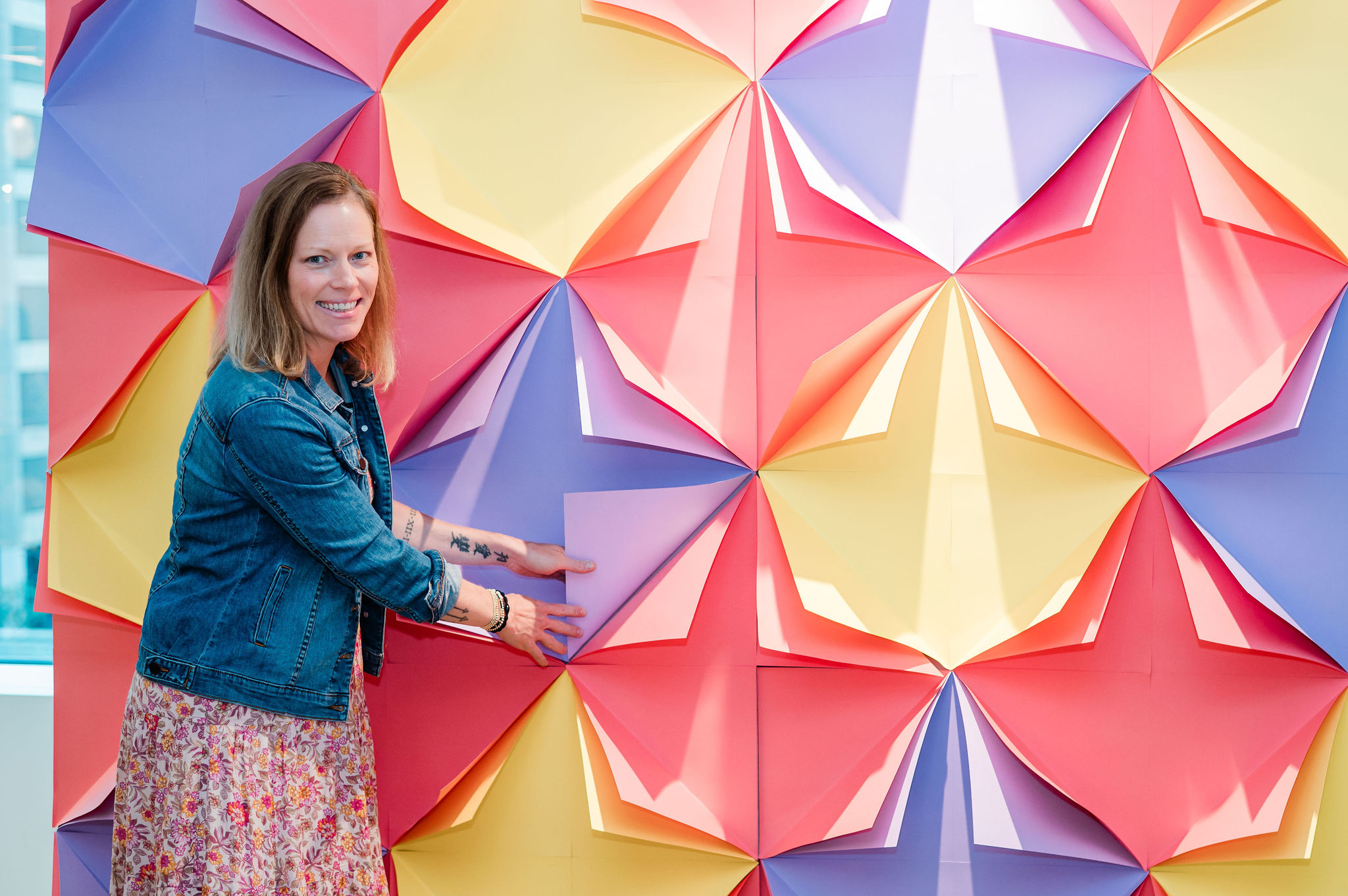 jessie adjusting a paper backdrop wall